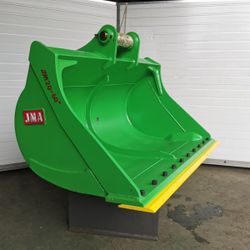 Excavator Hitachi ZX-100/ZX-120/ZX-130 Clean-Up (MUD) Bucket 60-inches Width. Without the Pin.