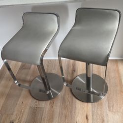 2 Modern Bar stools 