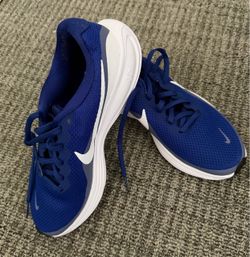 NWT Nike revolution 8