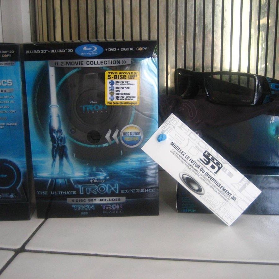 RARE OAKLEY GASCAN TRON HDO-3D + Tron Blu-ray Bundle