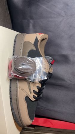 Air Jordan 1 “ Travis Scott “ size 9