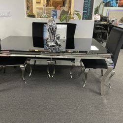 Gorgeous Modern Dining Table With Black Glass And Chorme Legs 