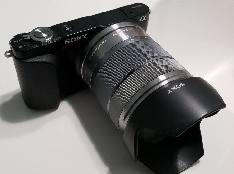 Sony NEX-C3 16.1MP Camera (Super Bundle)