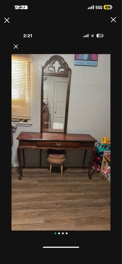 Vanity/Desk
