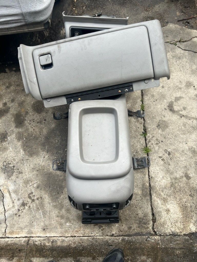 1999 / 06 Chevy Silverado Center Console Parts