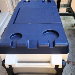 Igloo 90 Quart Rolling Cooler