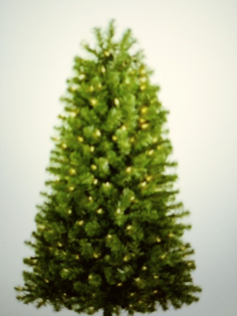 6' prelit Christmas Tree