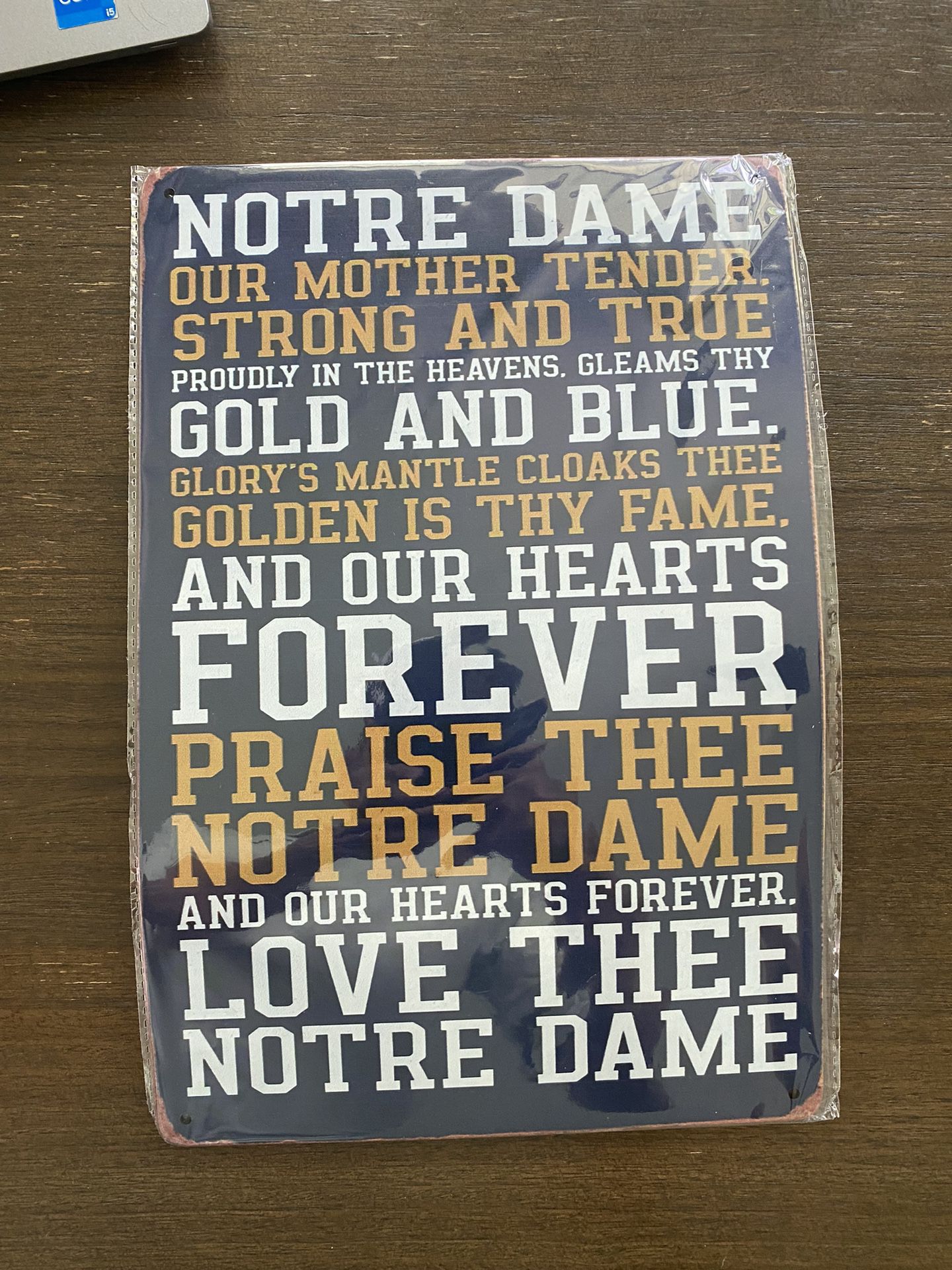 University of Notre Dame Fighting Irish Sign Metal Tin Collectible NCAA Football