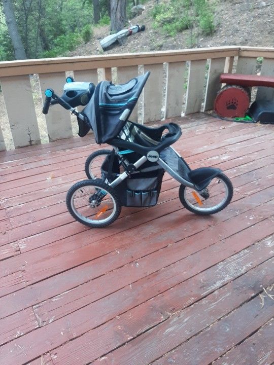 Jeep Overland Limited Music On The Move Jogging Stroller