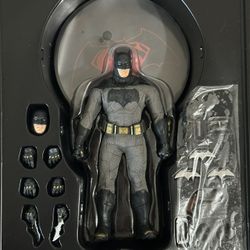 Mezco One 12 Batman V Superman Batman Figure