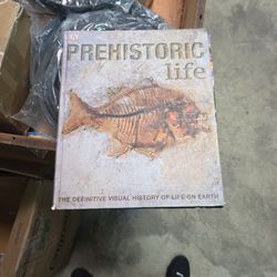 FREHISTORIC LIFE- THE DEFINITIVE VISUAL HISTORY OF LIFE ON HEART 