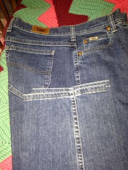 Lee relaxed straight leg sz 10 med