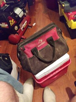 HUSKY TOOL BAG USED BUT STILL GOOD BAG & GOOD WORKING ZIPPER