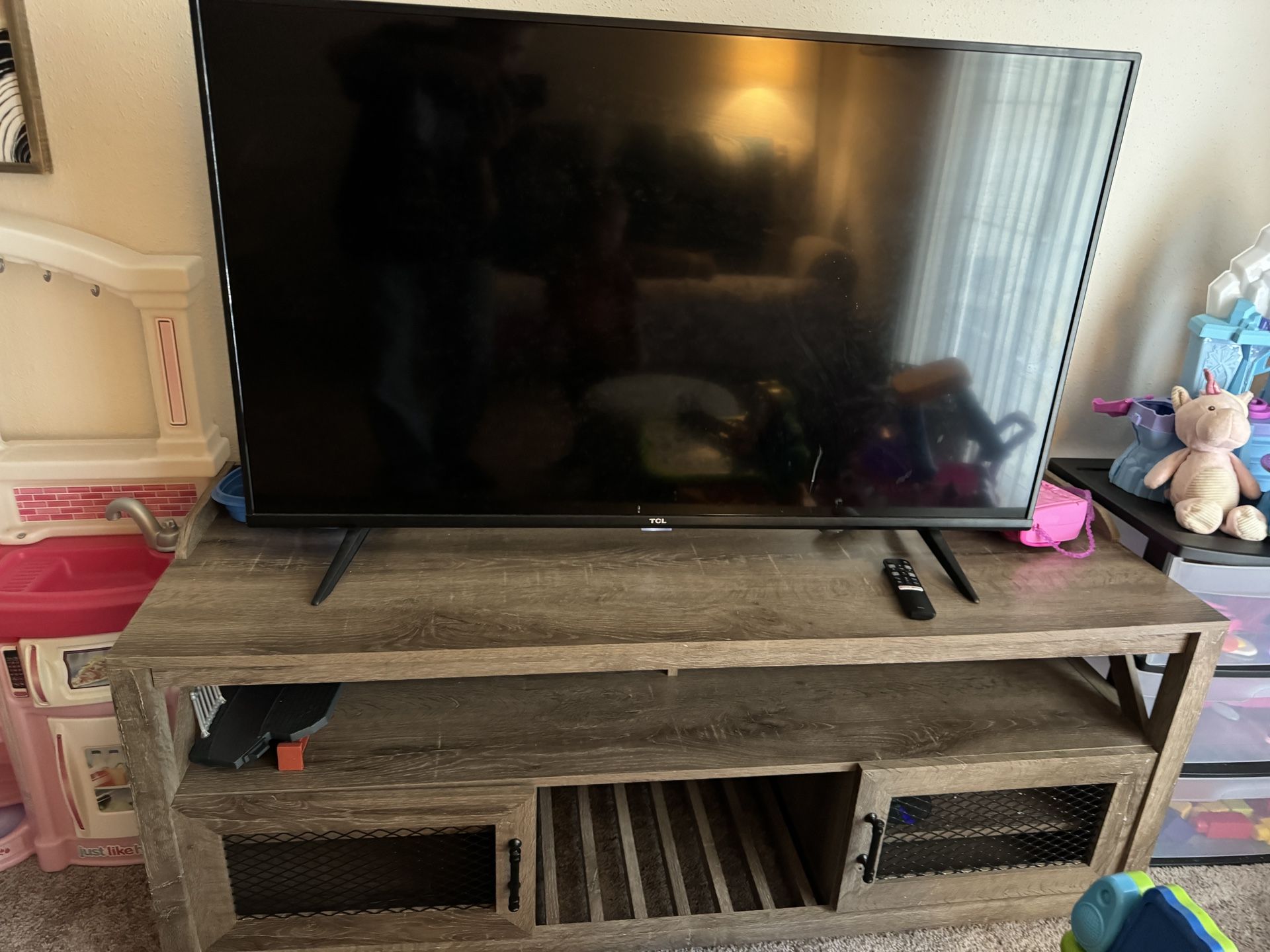 55 Inch TCL Smart Tv With Tv Stand $400