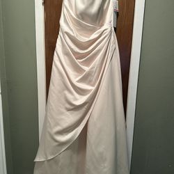 New Wedding Gown Or Prom Dress (Never Worn)