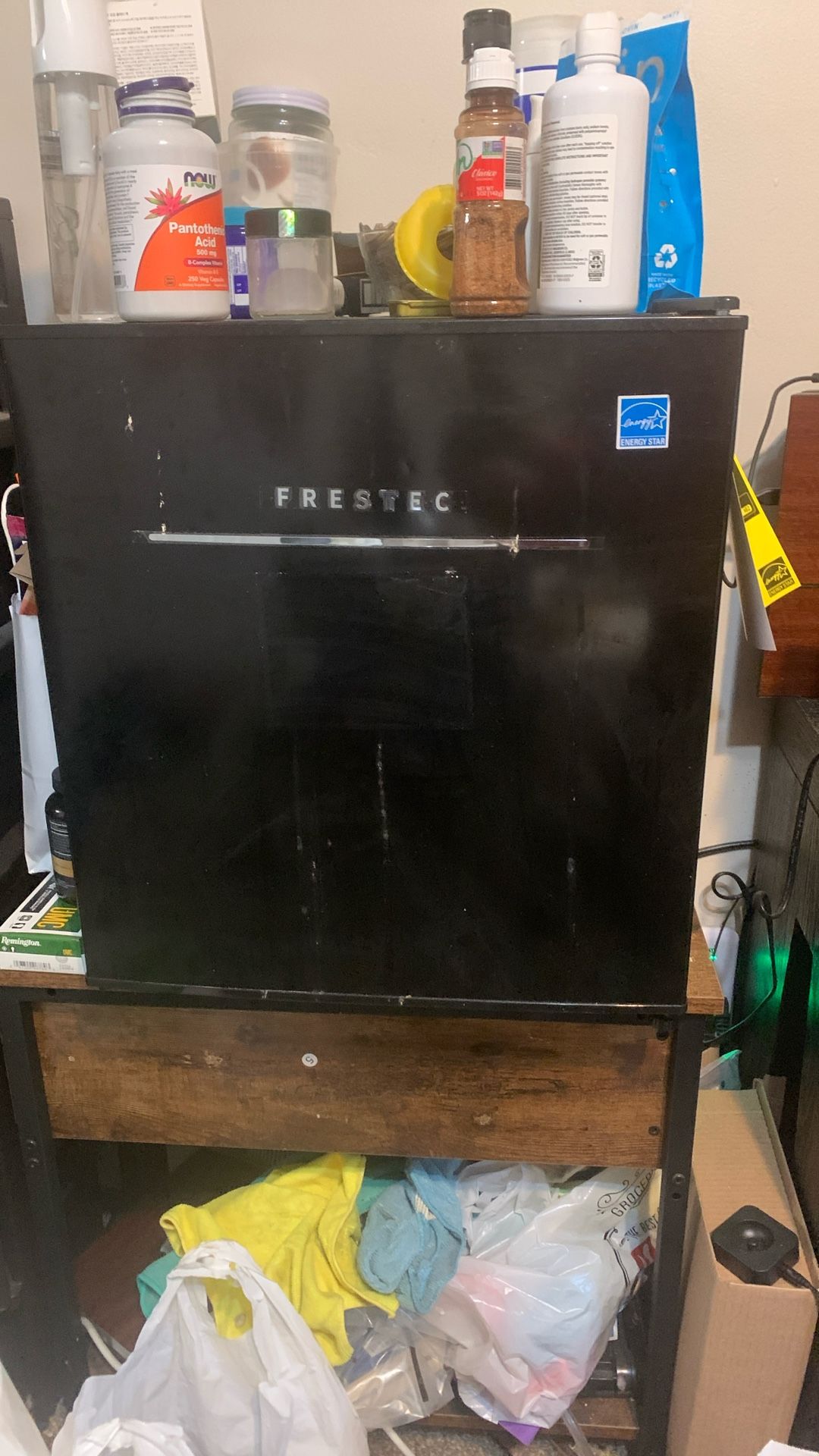 Mini Fridge w/ Mini Freezer