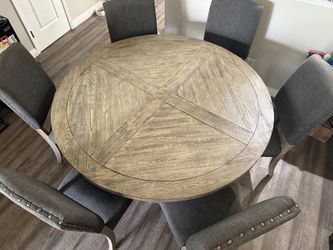 Round Table Dining Set