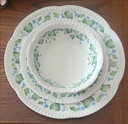 Vintage Johnson Brothers 37-Piece Dinnerware Set