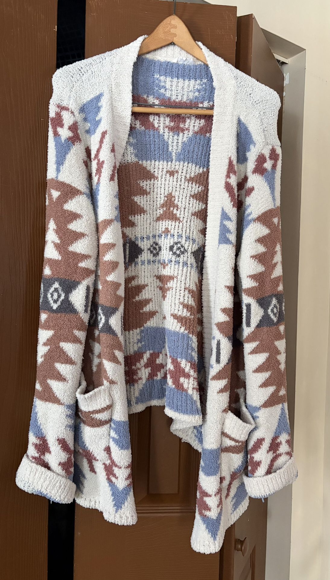Comfy large cardigan. Aztec pattern.