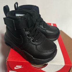 Nike boots Baby Size 5C NEW 