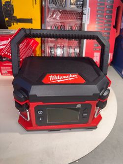 Milwaukee Cordless Jobsite Inflator