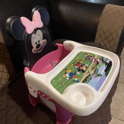 Excellent condition, baby girl eating chair