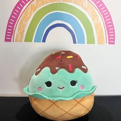 SQUISHMELLOWS - 5 INCH ICE CREAM CONE ! LIKE NEW