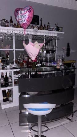 Bar stools included