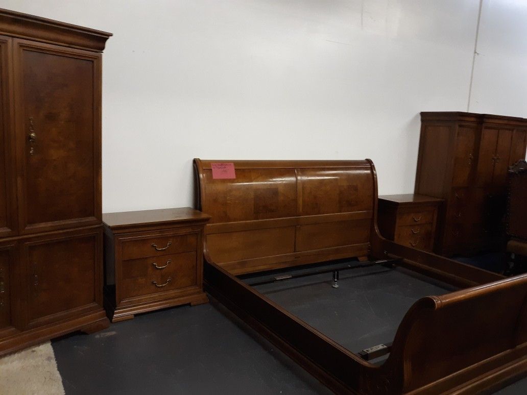 King Sleigh Bedroom Set By Thomasville