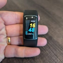 Fitbit Charge 5 + Charger