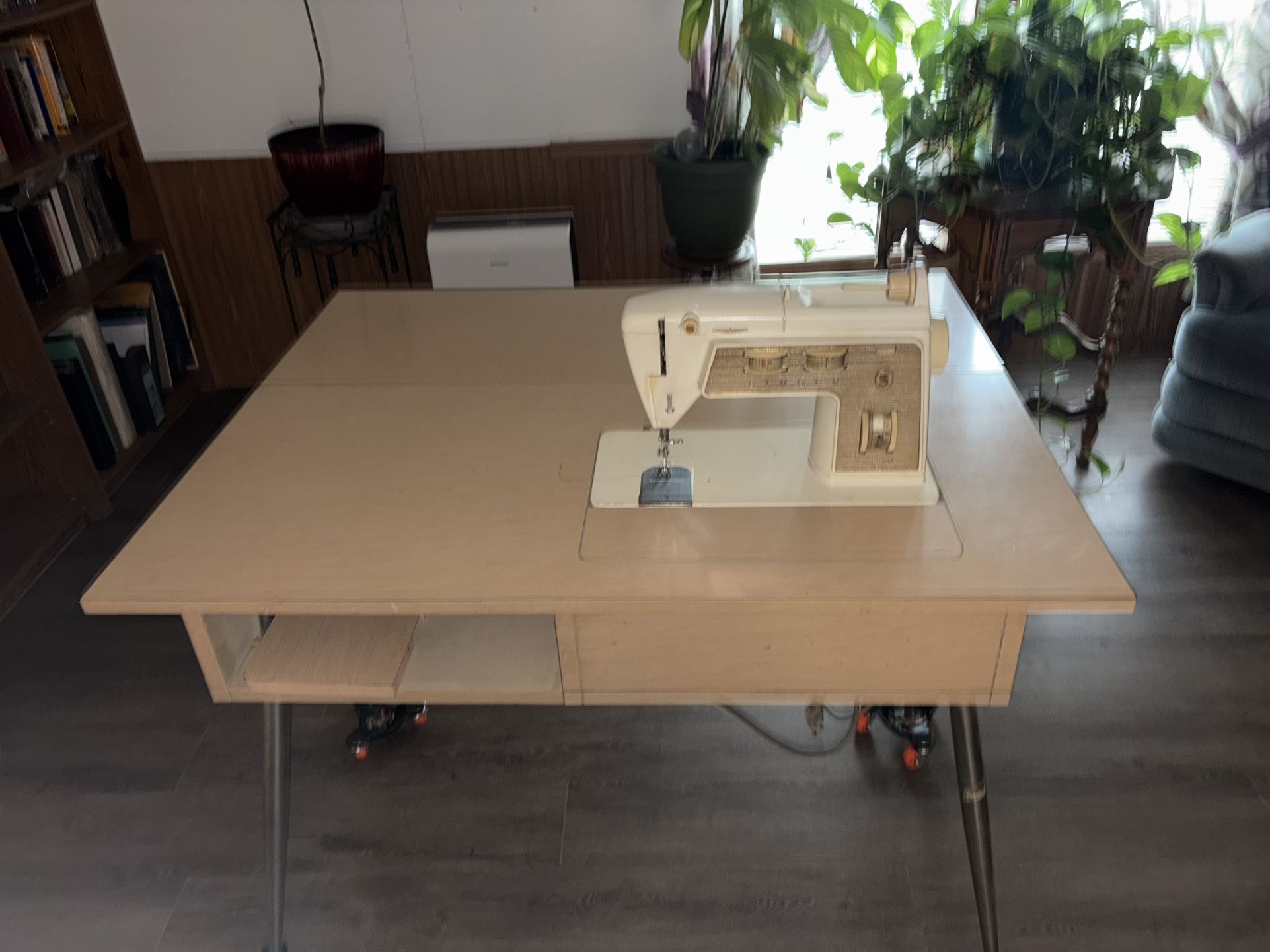 Singer Golden Touch & Sew With Sewing Desk