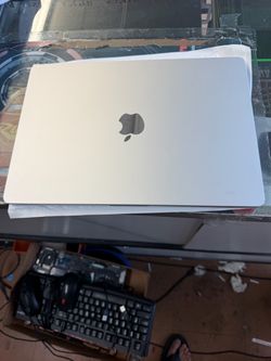 Apple MacBook Air 15” M2 A2941 8GB 512GB SSD Silver – macOS 27