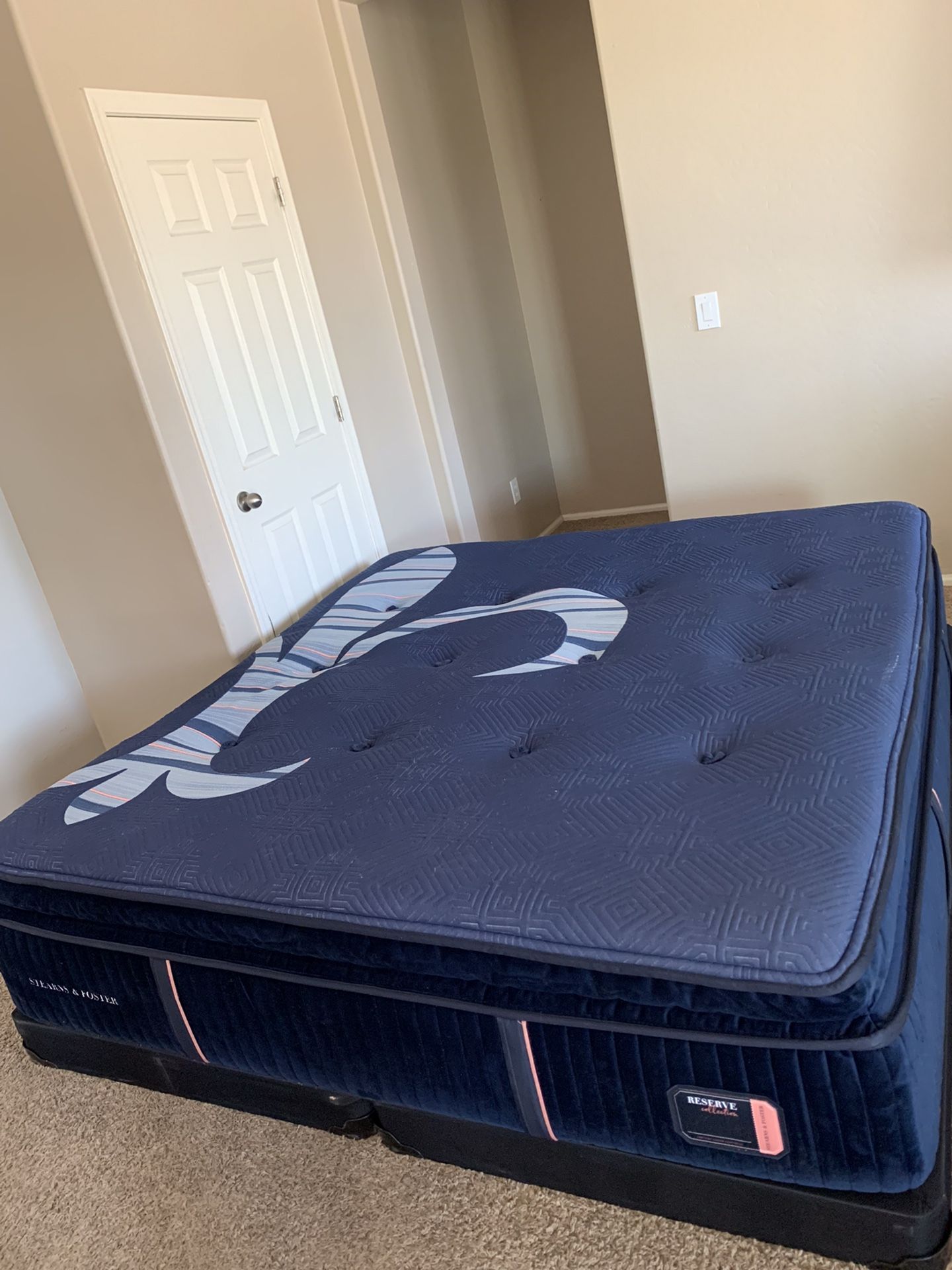 KING MATTRESS STEARNS AND FOSTER PLUSH AND FREE BOX SPRINGS