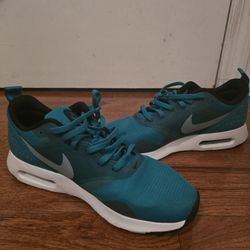 Green Nike Sneakers 7.5 Men's