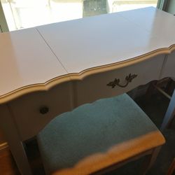Vanity Table With Bench