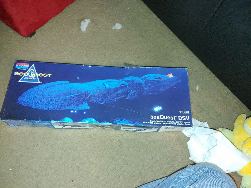 Seaquest DSV Model Ship Kit never used