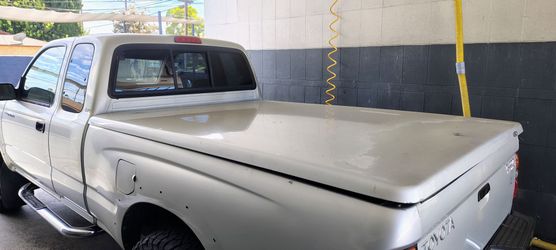 Snugtop 6ft Toyota Tacoma 2,002