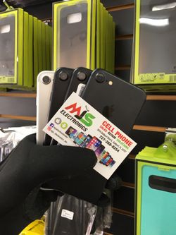 IPHONE 7 128GB / 32GB UNLOCKED