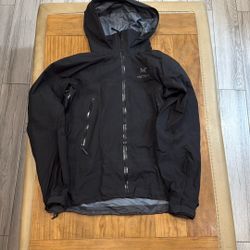 Arc’teryx Men’s Beta AR Jacket