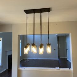 Multi pendant lighting fixture. In Excellent Condition  