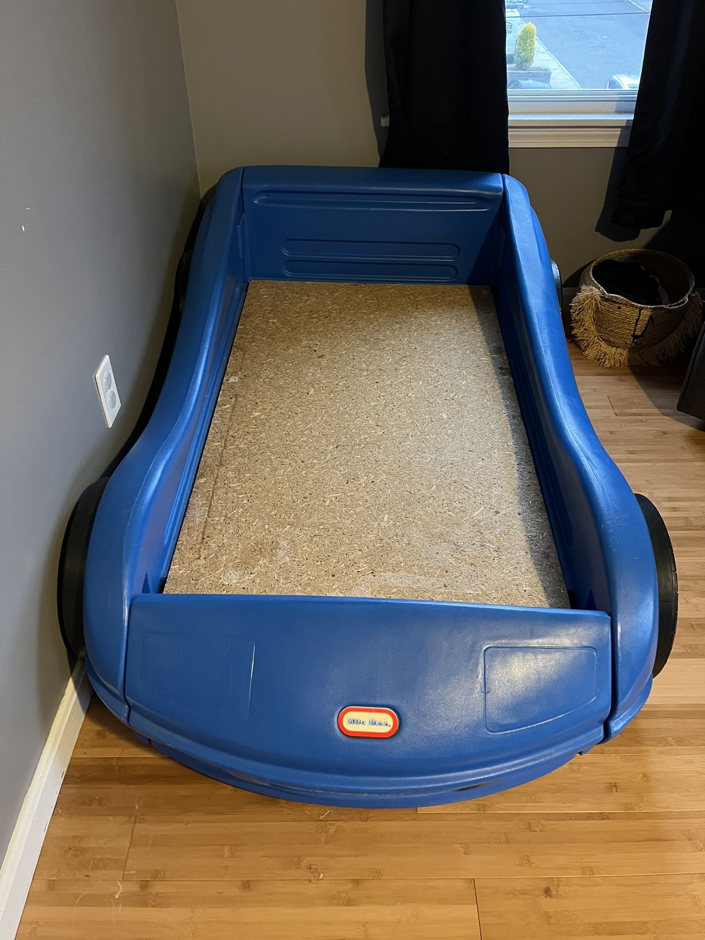 Free Toddler Bed Frame And Trampoline