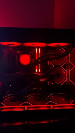 Like-New Gaming PC — Ryzen 7 9800X3D / RX 9060 XT 16GB / 32GB DDR5