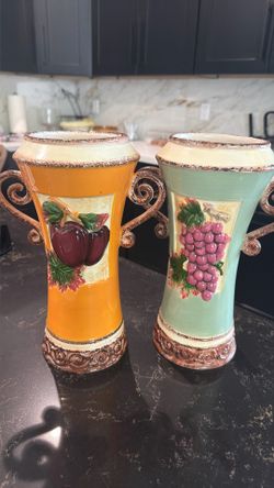 Vintage flower pots or vases 10$ for both or 5 for each