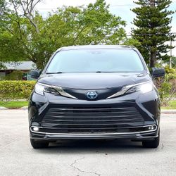 2021 Toyota Sienna XLE 