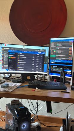 Gaming monitors 4 sale.