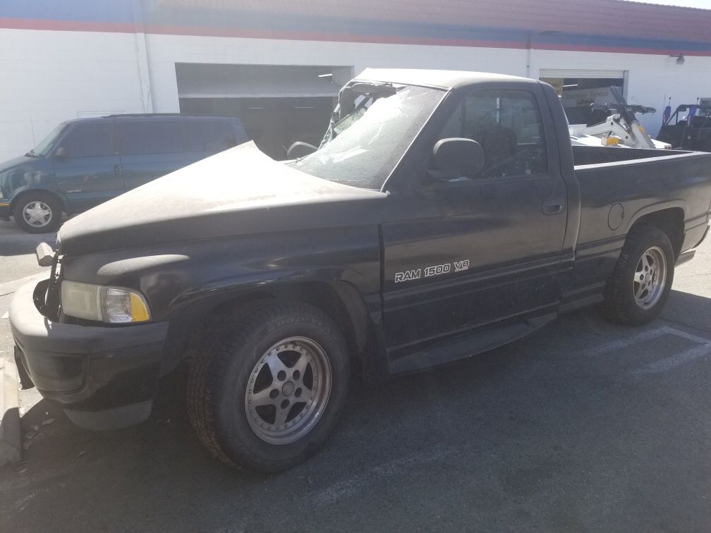 1998 Dodge Ram 1500 parting out !!!!! Truck runs Great !!!