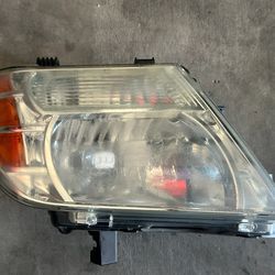 Nissan Pathfinder Headlight