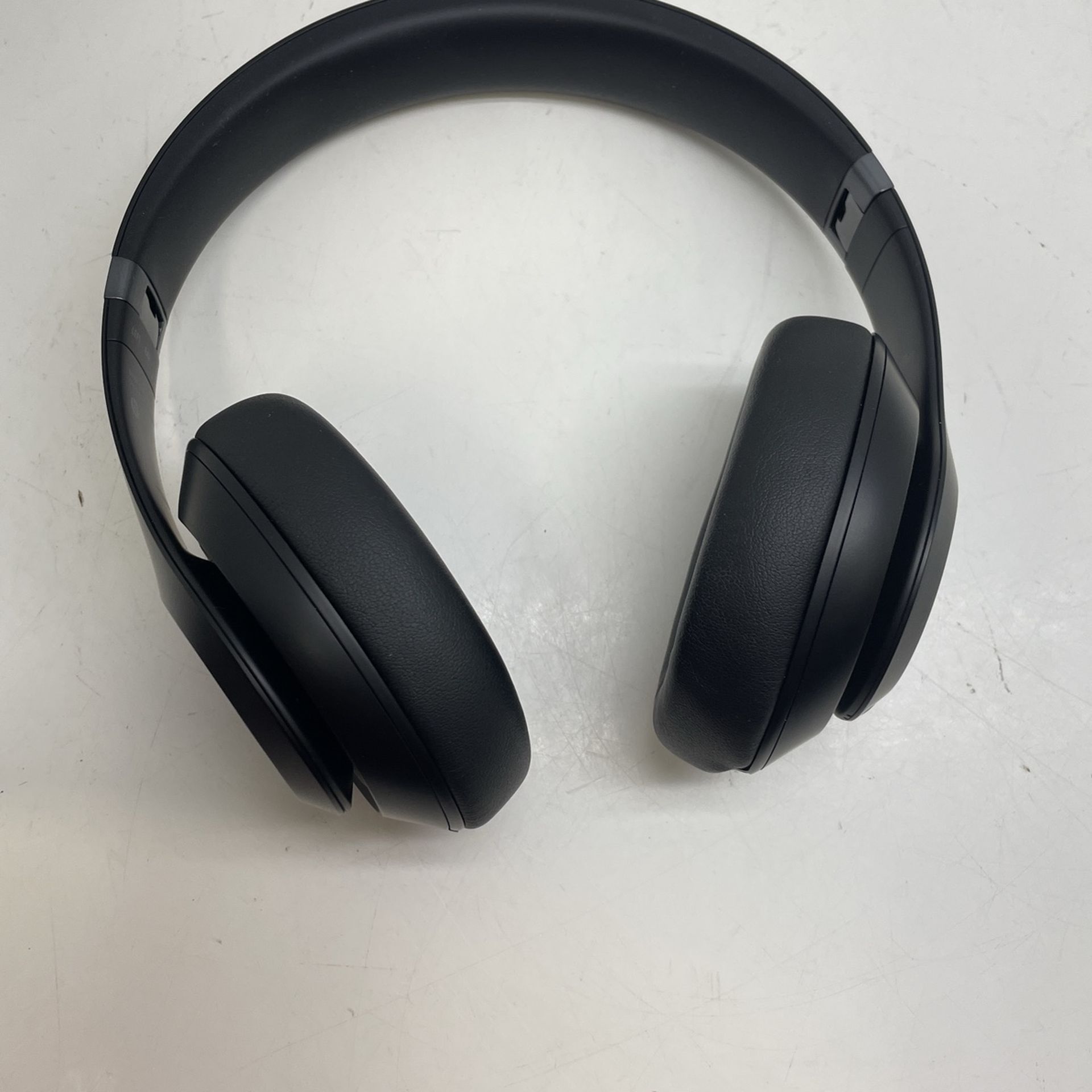 Beats Studio Pro Headphones W Case 189570-1