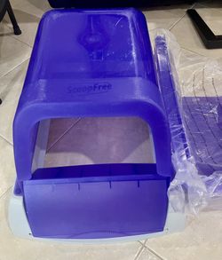 Hooded Litter Box - ScoopFree® Crystal Pro Self-Cleaning