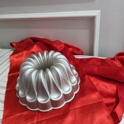 Nordic Ware cake Mold 